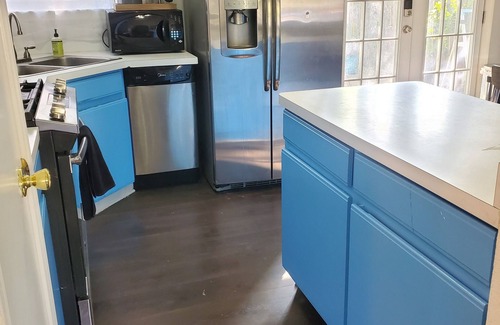 Mahncke Park House | Pet friendly 2-bedroom near downtown San Antonio, Pearl, Riverwalk, Zoo, museums