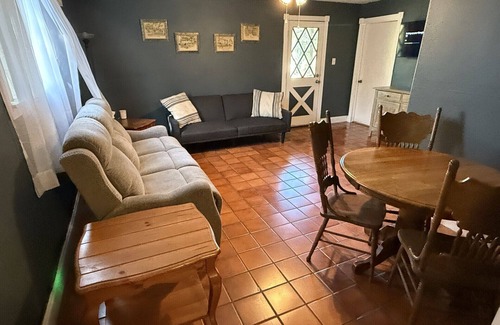 Shearer Hills - Ridgeview House | Pet Friendly 2-bedroom house in Central San Antonio