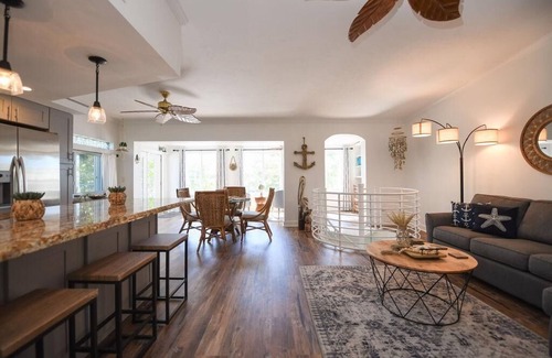 Venetian Shores House | Pet Friendly 2 Bedroom in Venetian Shores Sleeps 10