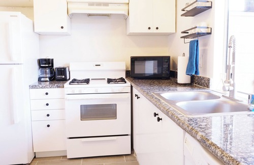 Spring Valley House | Pet Friendly 2-bedroom townhome in Las Vegas 3 miles from Strip