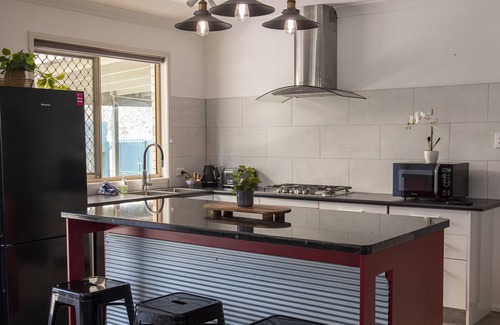 Marcoola House | Pet Friendly, 2 Bedroom, Sleeps 4, 250m to Beach, Close to Cafes, Sunshine Coast