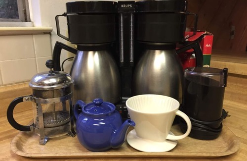 Arnold Ski Chalet | Pet Friendly 2 BR + Loft , Wifi , Sleeps 8