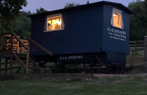 Longhope Cabin | Pet Friendly - 2 Guests - Original Roadsmans Wagon