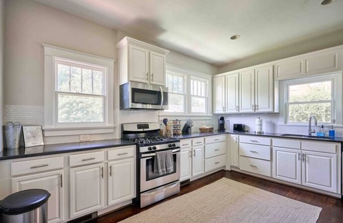 Downtown House | Pet Friendly 2BR Home Walk to Downtown