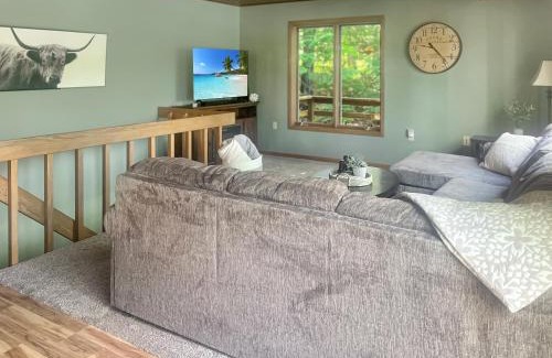 Gleason House | Pet Friendly, 2br Lakeside Relax On Long Lake