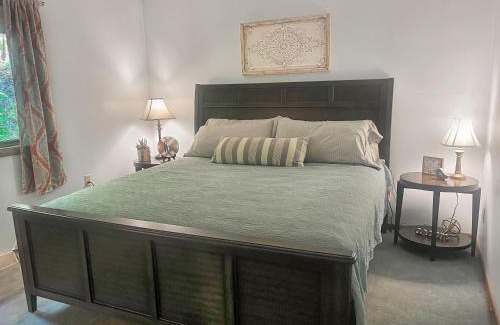 Gleason House | Pet Friendly, 2br Lakeside Relax On Long Lake