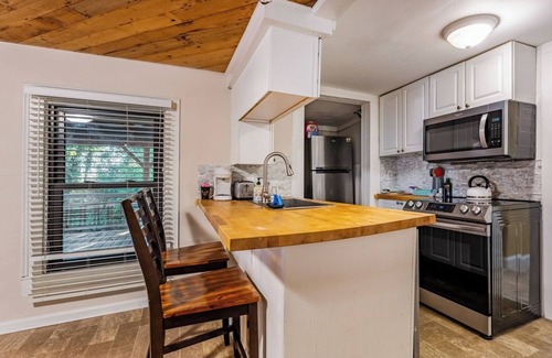 Cary House | Pet-Friendly 2BR Ranch, Wifi, Parking Near RTP