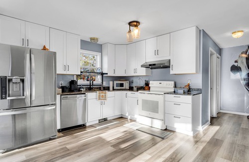 Grantville House | Pet Friendly 3-bedroom farmhouse in Grantville- 8 Mi from Hershey Park with pool