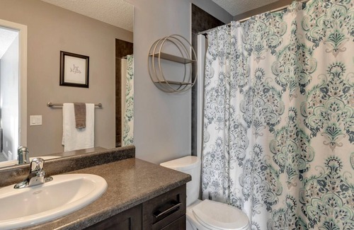 St. Albert House | Pet Friendly 3 Bedroom Home