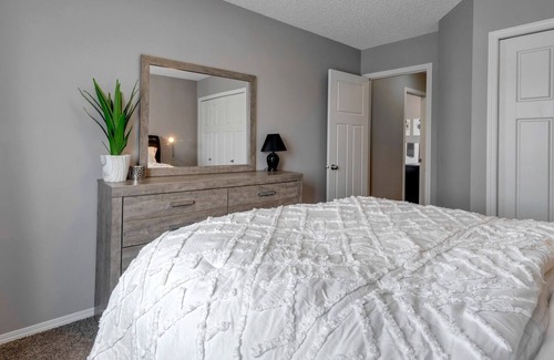 St. Albert House | Pet Friendly 3 Bedroom Home