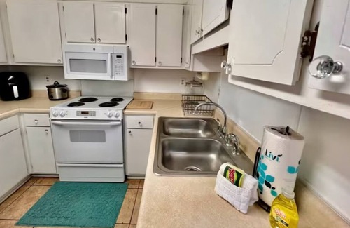 Garden City House | Pet friendly 3-bedroom home in Savannah near downtown and the coast!