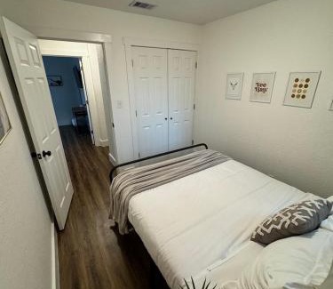 Sweetbriar House | Pet Friendly 3 bedroom with a Cowboy Pool close to Congress