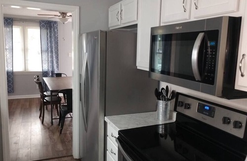 Jacksonville House | Pet Friendly 3 BR Home Near Bases / Robins Nest