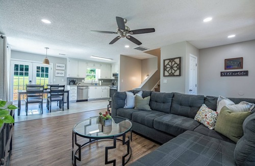 Rydal House | Pet-Friendly 3BR/2BA | Quiet Comfort Near Nature