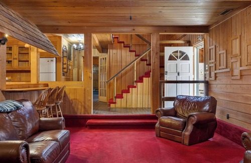 Skippers Cottage | Pet-friendly 3BR Lake House Firepit + Pier