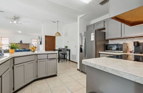Northside House | Pet-Friendly 3BR Near JAX Airport Downtown UF Health Mid-Term Ready