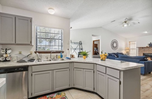 Northside House | Pet-Friendly 3BR Near JAX Airport Downtown UF Health Mid-Term Ready