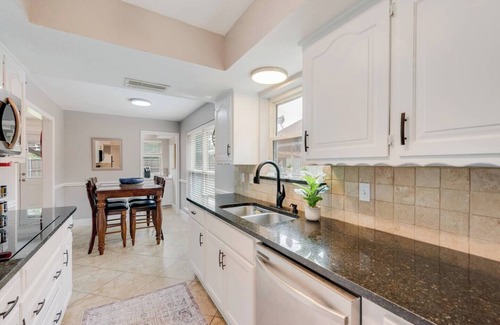 Northeast Carrollton House | Pet-Friendly 4+ Bedroom Home – Ideal for Stays!