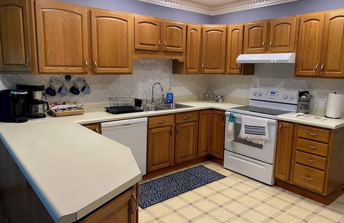 Town of Jerusalem Cottage | Pet friendly 4-bedroom cottage in fabulous Penn Yan with WiFi, AC and more