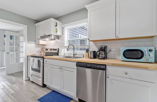 Lupton City House | Pet Friendly/4 BR/2 Game Rooms w/Pool Table & Xbox, 10 Min to Downtown, Sleeps 8