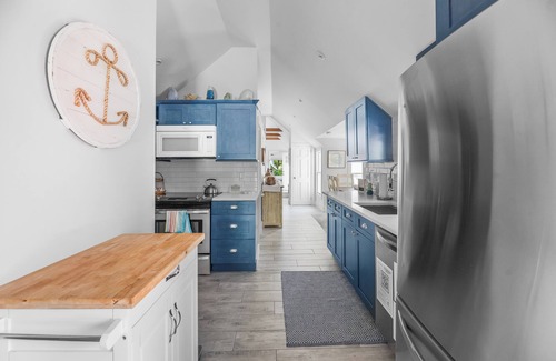 Ocean Beach House | Pet Friendly 4BR 2 bath w/New Hot Tub and Huge Deck in Ocean Beach near Seaview