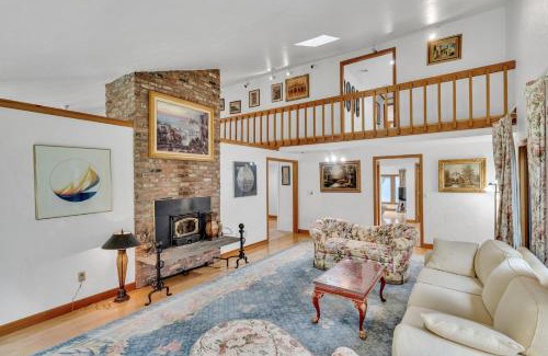 Lincoln House | Pet-Friendly 4BR Fireplace Patio BBQ