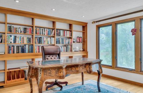 Lincoln House | Pet-Friendly 4BR Fireplace Patio BBQ