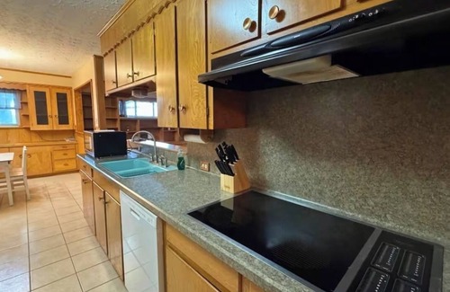 Baytown House | Pet-Friendly 4BR Retreat Near Parks & Dining