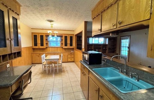 Baytown House | Pet-Friendly 4BR Retreat Near Parks & Dining