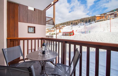 Vallandry Apartment | Pet friendly 5 bed ski-in ski-out stay in great location Vallandry - (Les Arcs)