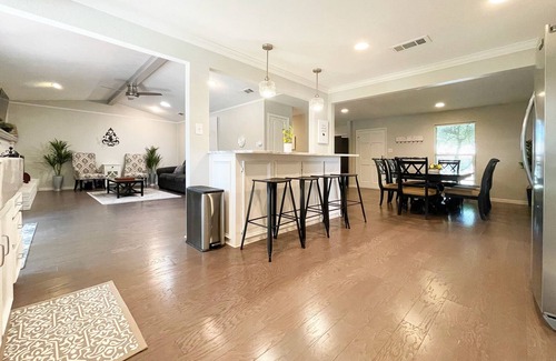 Northwest Dallas House | Pet-friendly 5 Bedroom in North Dallas