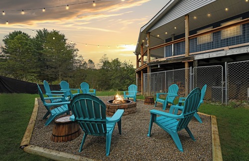 Lancaster House | Pet Friendly, 5 Beds near Lancaster w/King Bed, Fire Pit, Hot Tub, A/C, Game Rm