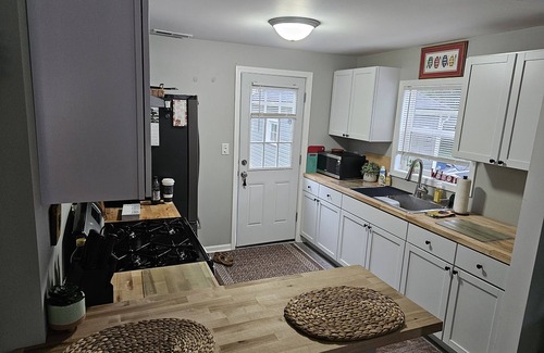 Wonder Lake Cottage | Pet Friendly ($50) 2b/1b Cottage with large yard just off the lake!