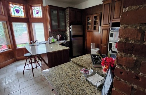 Cleveland House | Pet-Friendly 5BR Retreat BBQ Sleeps 12