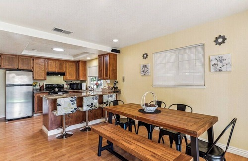 Union City House | Pet Friendly, 5m to Niles District, Pool Table