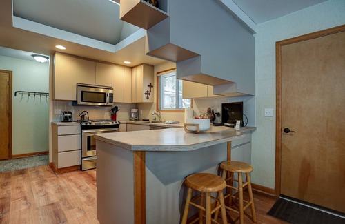 Sunriver House | Pet-Friendly 6 Otter Home features Bikes to Explore Sunriver Village by RedAwning