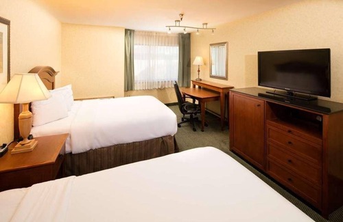 Wenatchee Resort | Pet-friendly Accommodation with Outdoor Pool, Free Parking, Spacious Unit!