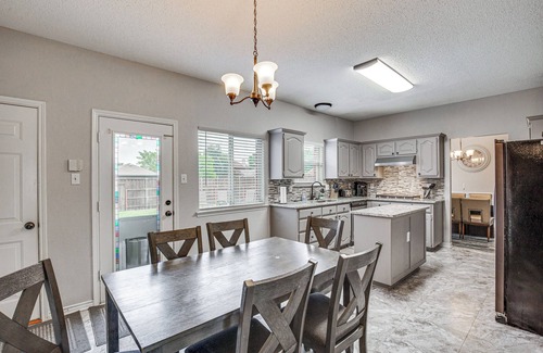 Allen House | Pet-Friendly Allen Home ~ 30 Mi to Dallas!