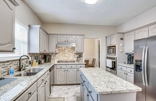 Allen House | Pet-Friendly Allen Home ~ 30 Mi to Dallas!