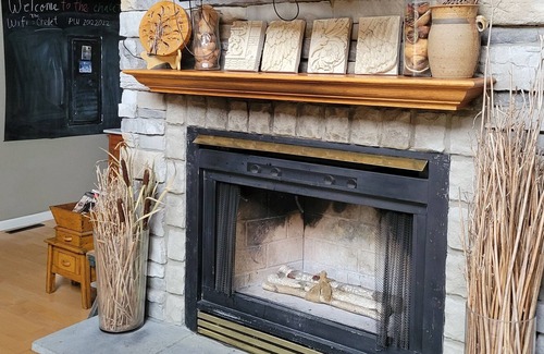Westford House | Pet friendly and charming chalet just 1/2 mile walk to Lake Pymatuning