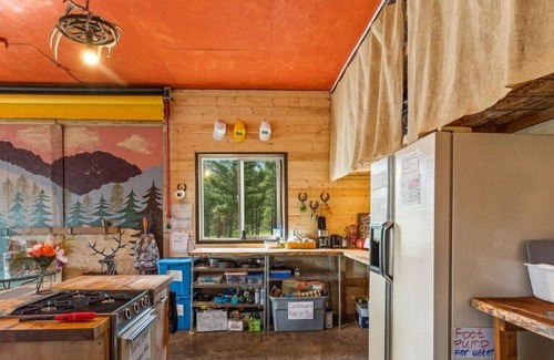 Missoula Cabin | Pet-friendly and Cozy "The Shed" with Garden Views + Hot Tub near Missoula
