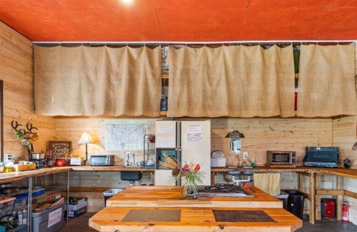 Missoula Cabin | Pet-friendly and Peaceful Glamping Tent "The Ranch Hand" + Hot Tub near Missoula