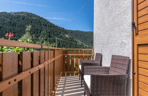 Sicina Apartment | Pet-Friendly Apartment 'Casa Barona' with Mountain View, Garden & Wi-Fi