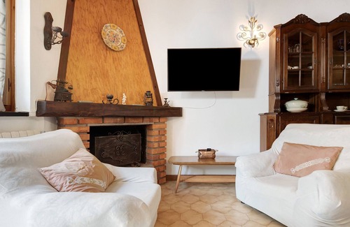 Borzonasca Apartment | Pet-Friendly Apartment with Mountain View & Shared Pool