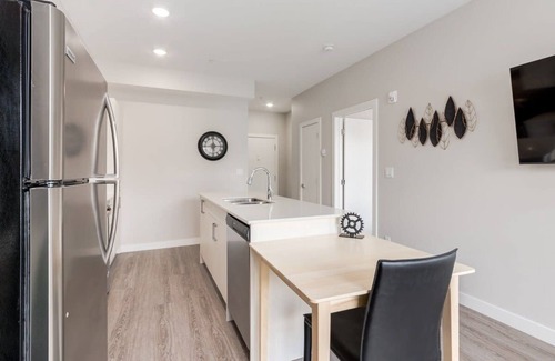 Shaganappi Apartment | Pet Friendly Apartment w/Free Underground Parking