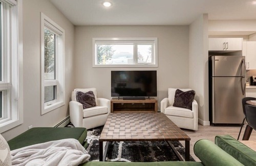 Rosscarrock Apartment | Pet Friendly Apartment w/Free Underground Parking