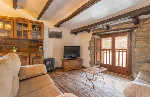 Rupit I Pruit Apartment | Pet-Friendly Apartment 'Can Lo 3' with Mountain View & Wi-Fi