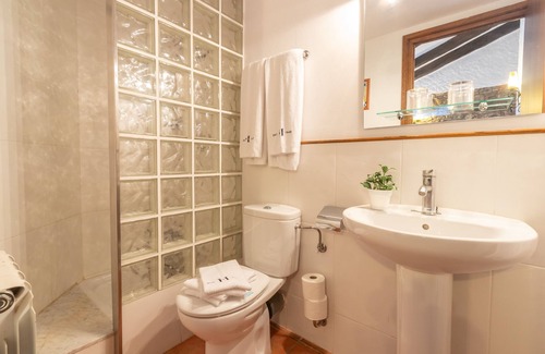 Rupit I Pruit Apartment | Pet-Friendly Apartment 'Can Lo 3' with Mountain View & Wi-Fi