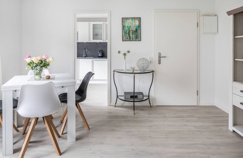 Ebringen Apartment | Pet-Friendly Apartment Holly with Wi-Fi & Terrace
