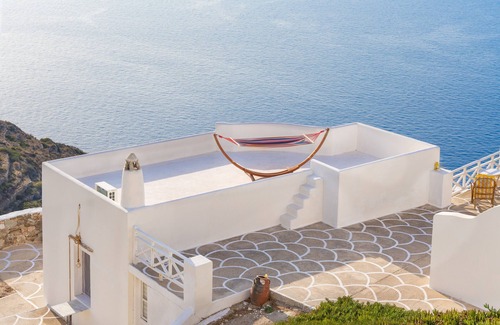 Sikinos Apartment | Pet-Friendly Apartment 'Milos' with Sea View Wi-Fi